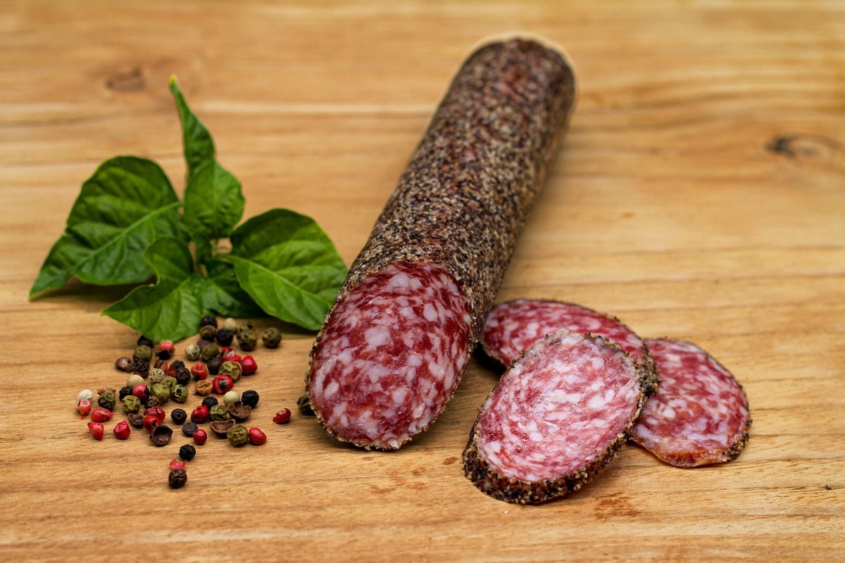 Salami im Pfeffermantel - Speckhof